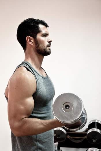 Man holding a dumbbell to perform a biceps curl